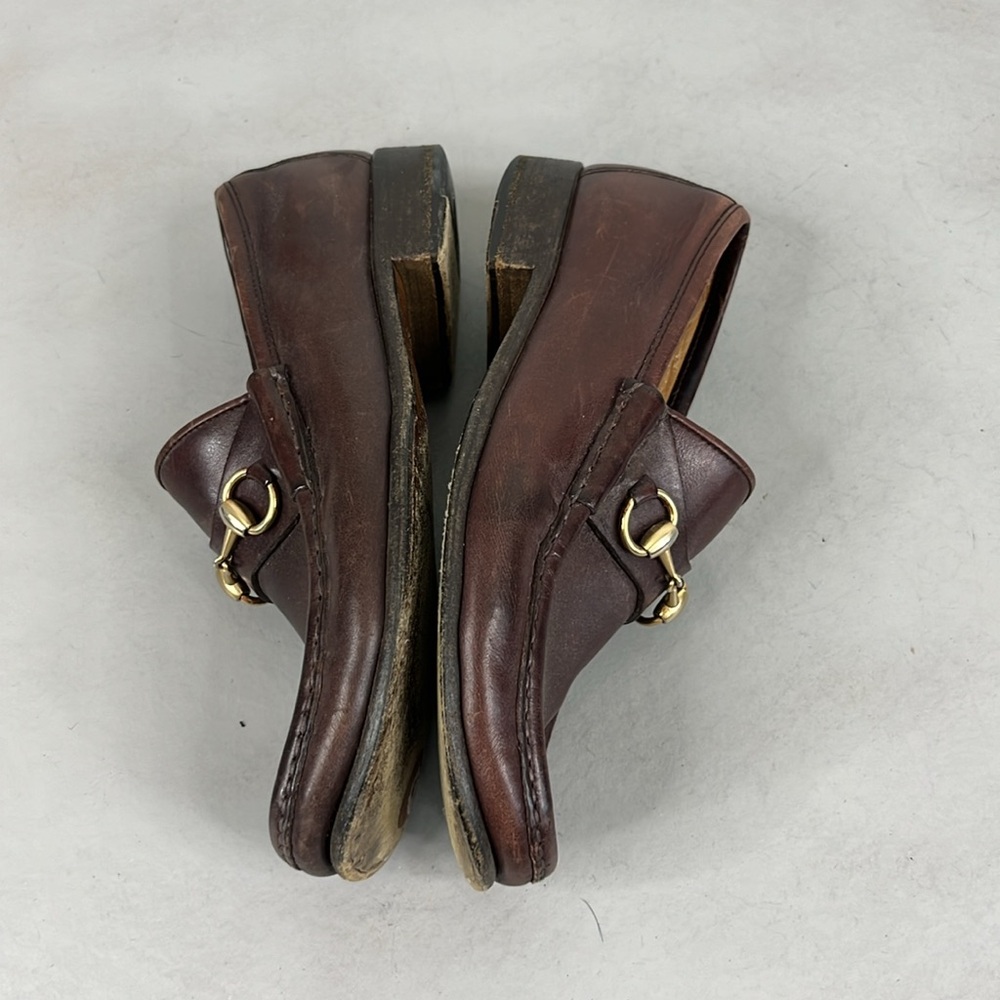Classic Brown Loafers with Gold Accents - Picture 5 of 8